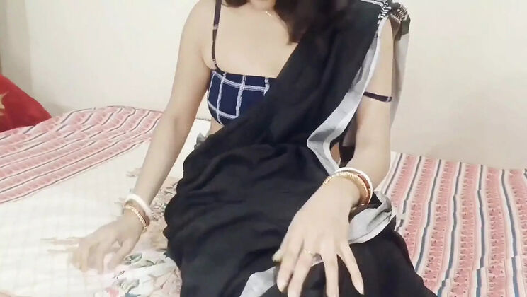 Desi Bhabhi in Black Saree Shows Off Hot Body and Gets Fucked Hard