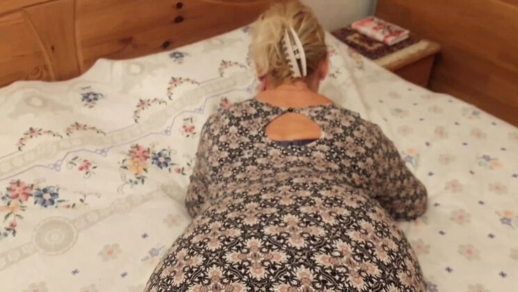 Hot Blonde MILF Selena701 Gets Foot Worship & Pussy Eating in 4K
