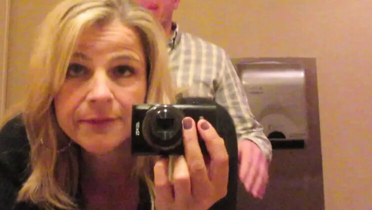 Public Cheating Wife Gets Naughty Blowjob in Hotel - Amateur Couple Fucking