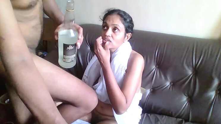 Desi Aunty Tina Baby Sucks Cock in White Saree - Homemade Maid Blowjob